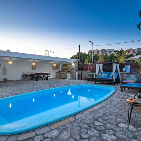 Дом отдыха Maripaul Family *